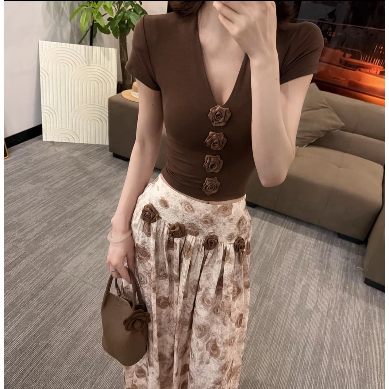새로운 품격 휴가 바람 커피 색상 세트 슬림해 보이는 도루 센스 장미 반신 스커트 반팔 투피스 슈트 이미지 4