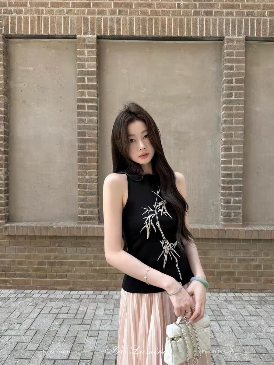 iris lumina 예약하기 어둡고 조용한 대나무 그림자 국풍 민소매 맨위 여성 여름 품격 슬림해 보이는 자수 조끼 슬립 상세 이미지 1