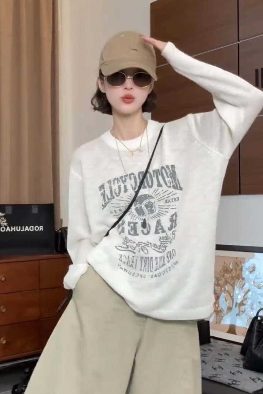 알파벳 프린트 루즈핏 슬림해 보이는 긴팔 니트 블라우스 맨위 이미지 2