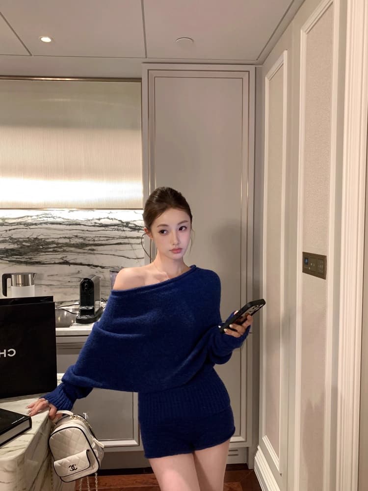 한 부서 고급 센스 세트 여성 가을 겨울 느긋한 니트 비스듬한 어깨 긴팔 스웨터 작은 키 캐주얼 반바지 투피스 세트