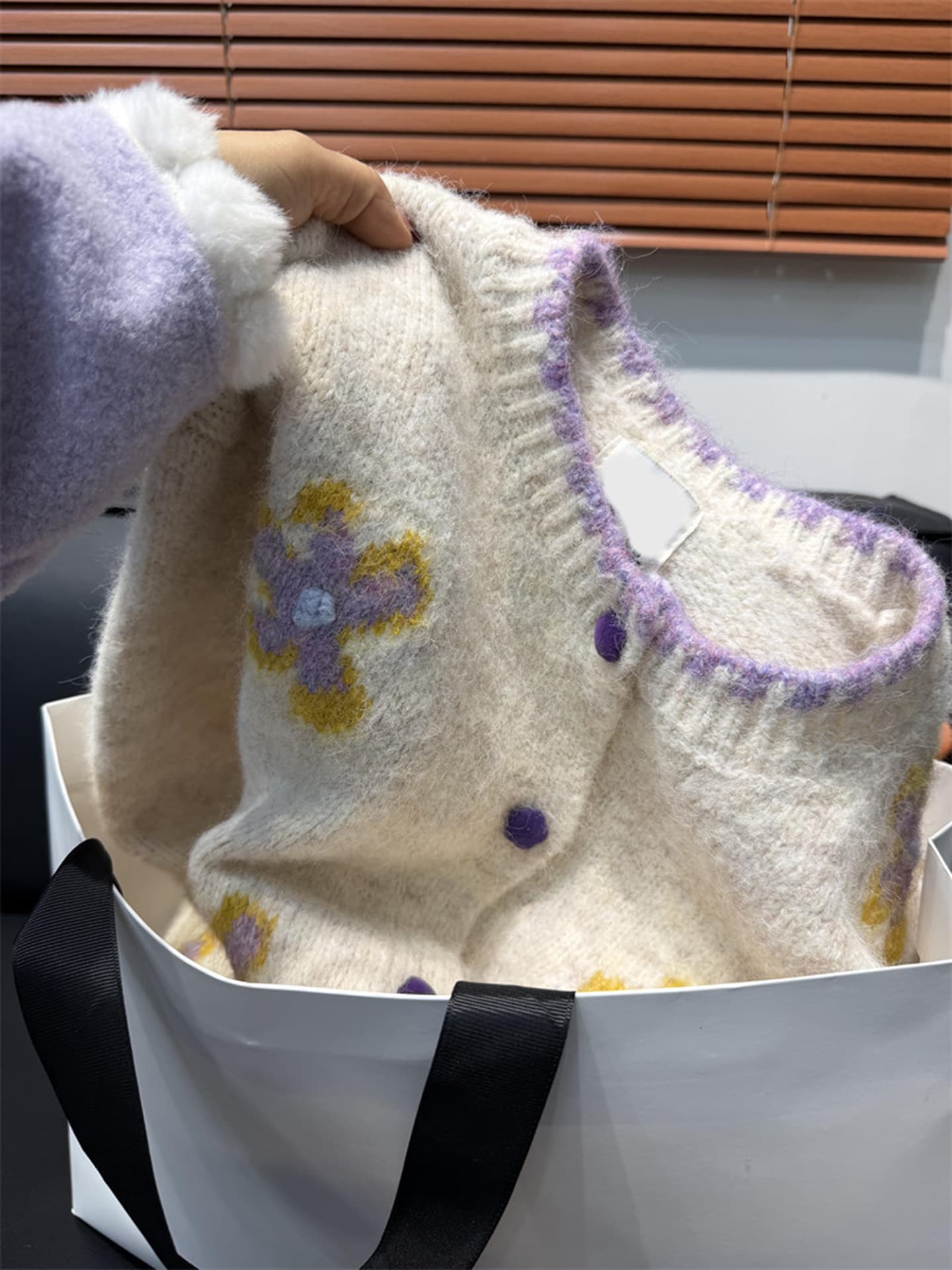 빅 사이즈 지방 mm 베이지 색 레트로 꽃무늬 오픈 가디건 주머니 스웨터 여자 가을 겨울 고급 센스 느긋한 루즈핏 니트 재킷 상세 이미지 2