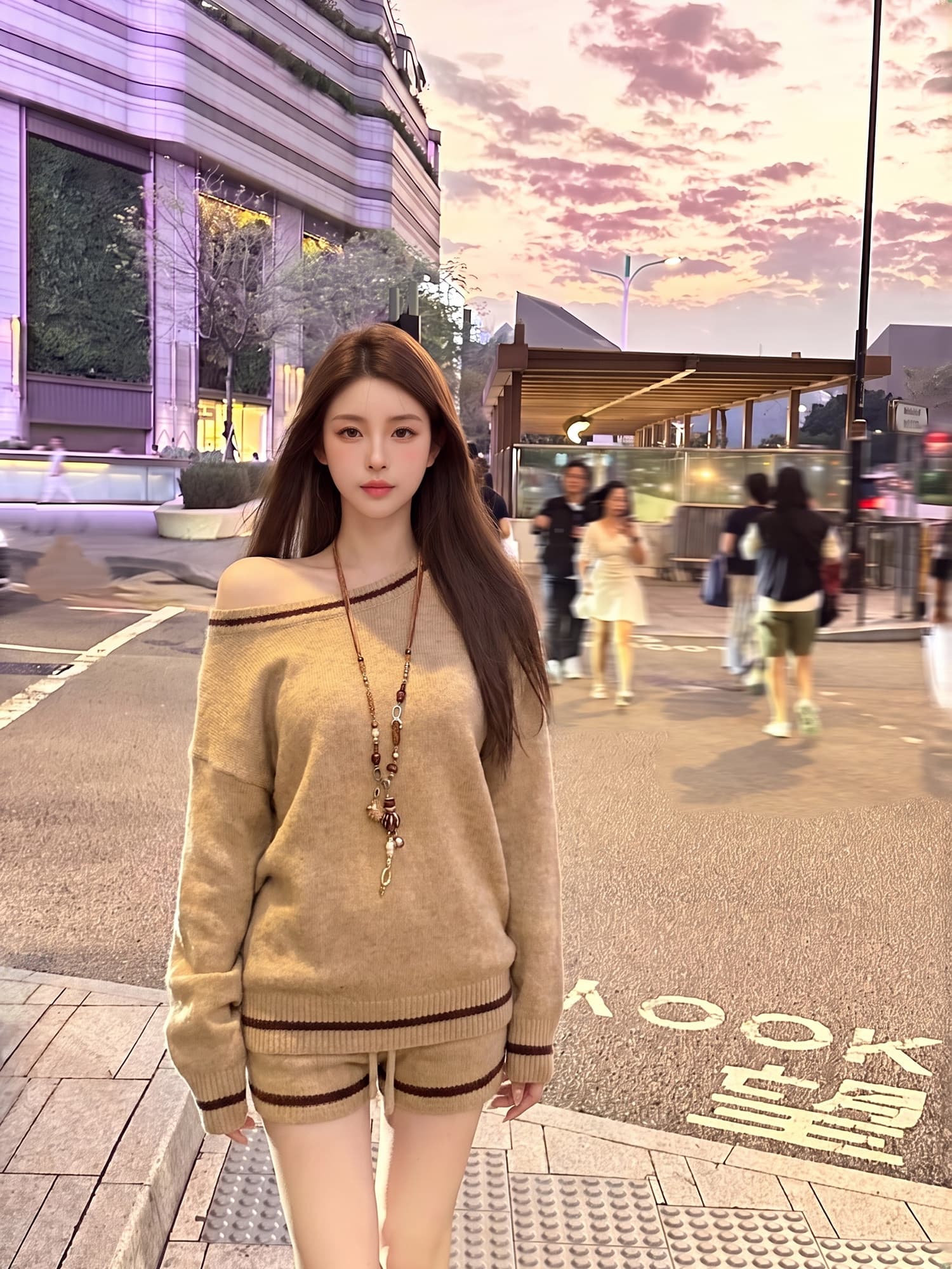 한 부서 느슨함 센스 비스듬한 어깨 스트라이프 측면 니트 스웨터 같은 색깔 반바지 루즈핏 슬림해 보이는 두 조각 여성 세트 가을 이미지 4