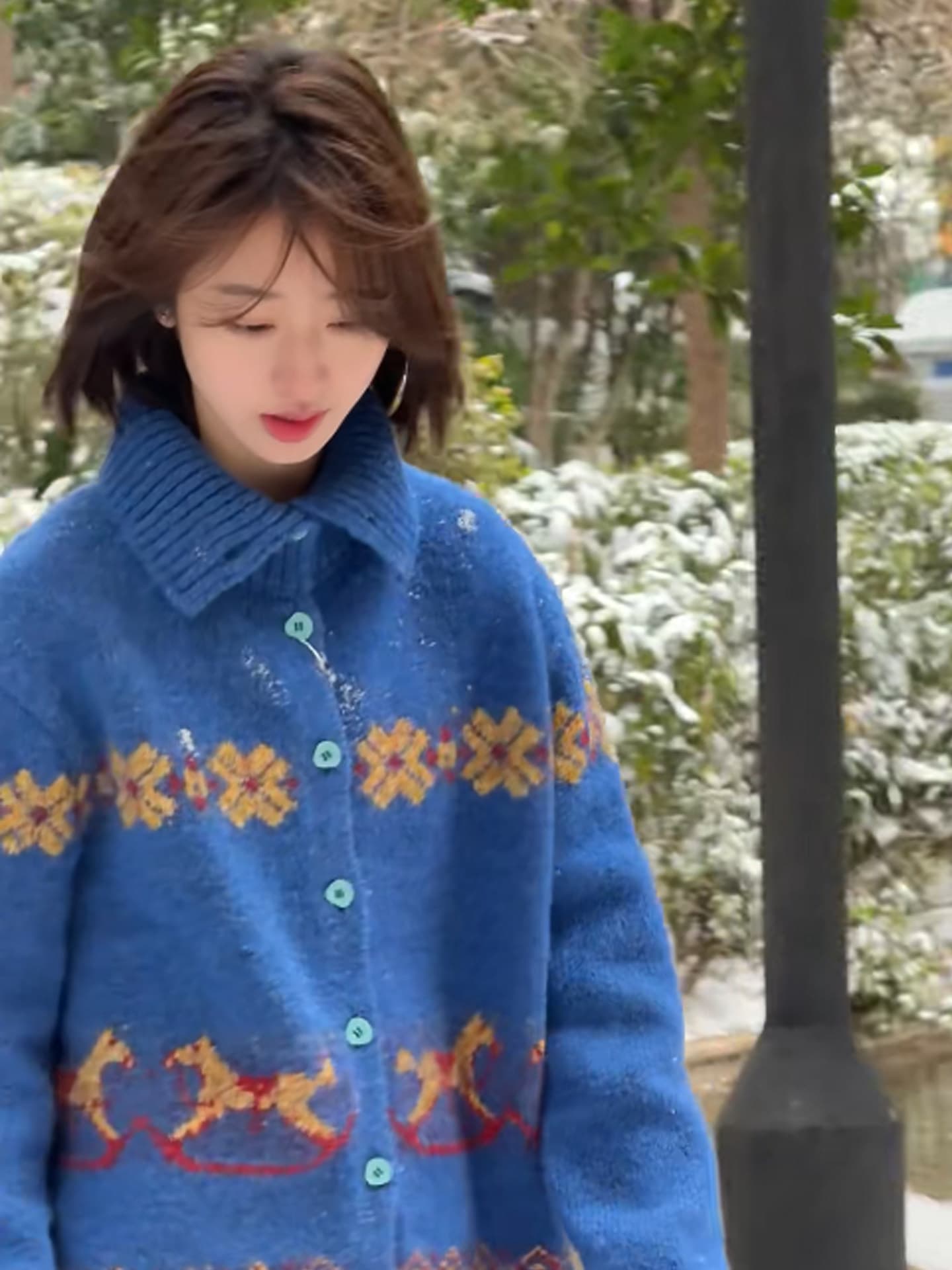 고급 센스 레트로 파란색 자카드 터틀넥 스웨터 여성 코트 봄 느긋한 세련된 다용도 니트 오픈 가디건 맨위 이미지 4