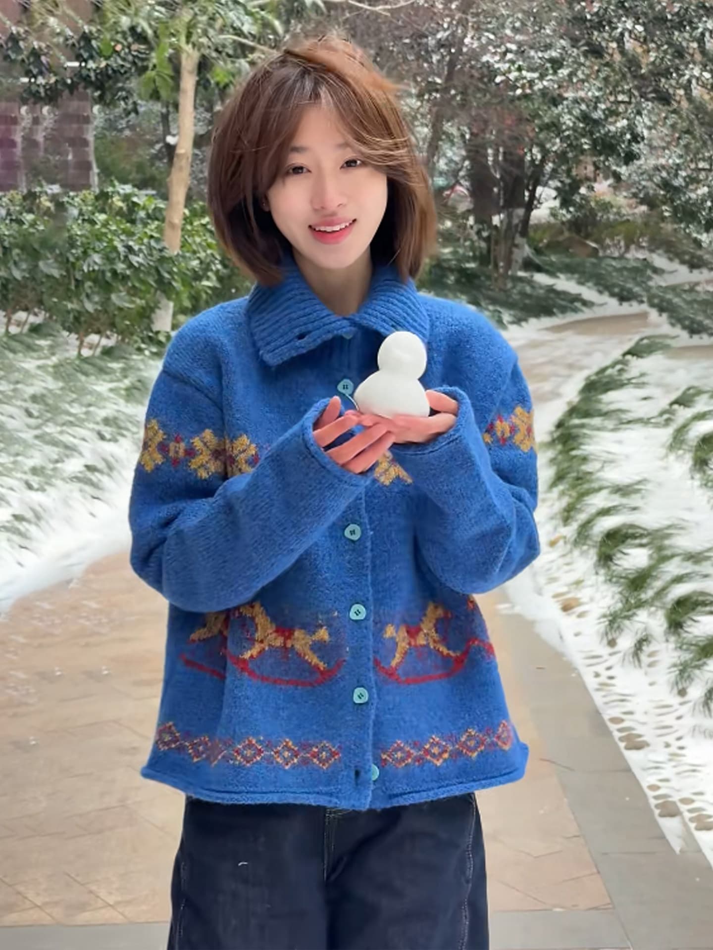 고급 센스 레트로 파란색 자카드 터틀넥 스웨터 여성 코트 봄 느긋한 세련된 다용도 니트 오픈 가디건 맨위 상세 이미지 2