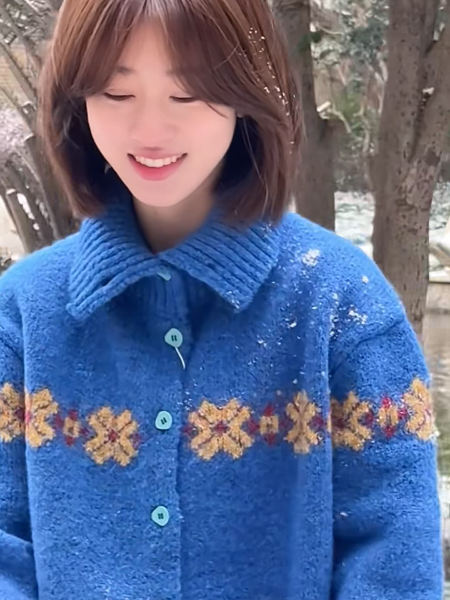 고급 센스 레트로 파란색 자카드 터틀넥 스웨터 여성 코트 봄 느긋한 세련된 다용도 니트 오픈 가디건 맨위 상세 이미지 3
