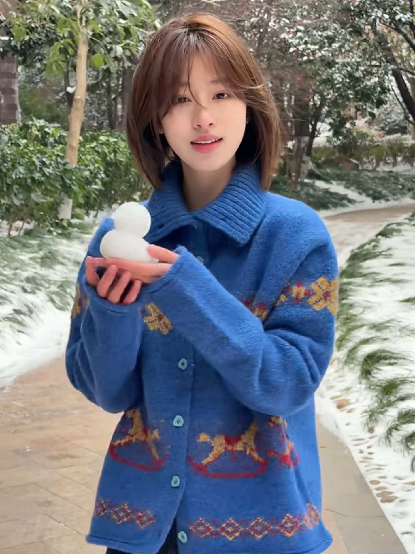 고급 센스 레트로 파란색 자카드 터틀넥 스웨터 여성 코트 봄 느긋한 세련된 다용도 니트 오픈 가디건 맨위 상세 이미지 5
