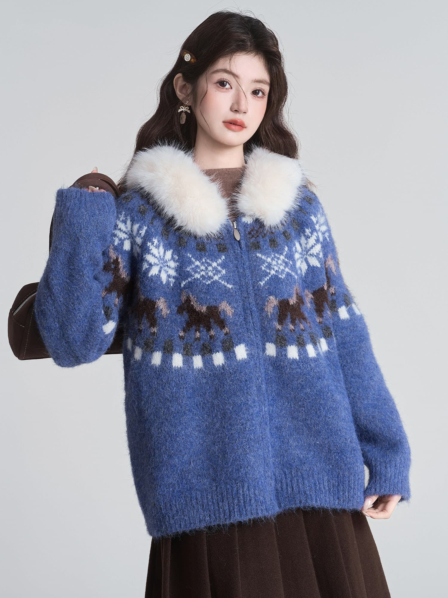 파란색 공정한 섬 모피 칼라 스웨터 여자 봄 캐주얼 루즈핏 느긋한 바람 부드러운 찹쌀 니트 스웨터 맨위 상세 이미지 5