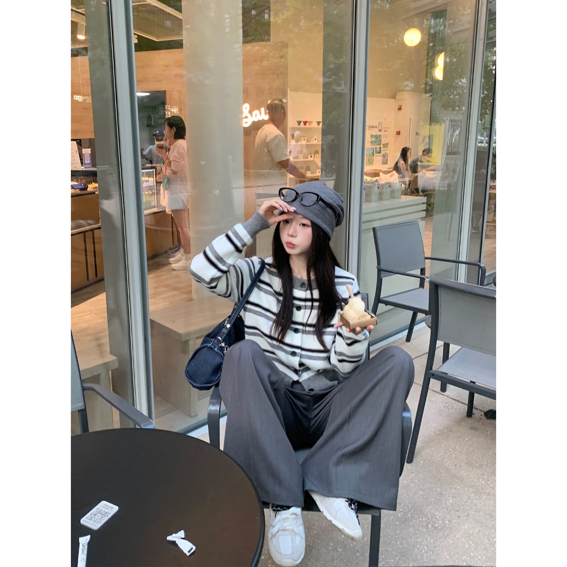 케이크를 잘라 직접 만든 작은 키 가을 새로운 맨위 여성 디자인 센스 다용도 패션 회색 스트라이프 긴팔 스웨터 상세 이미지 1
