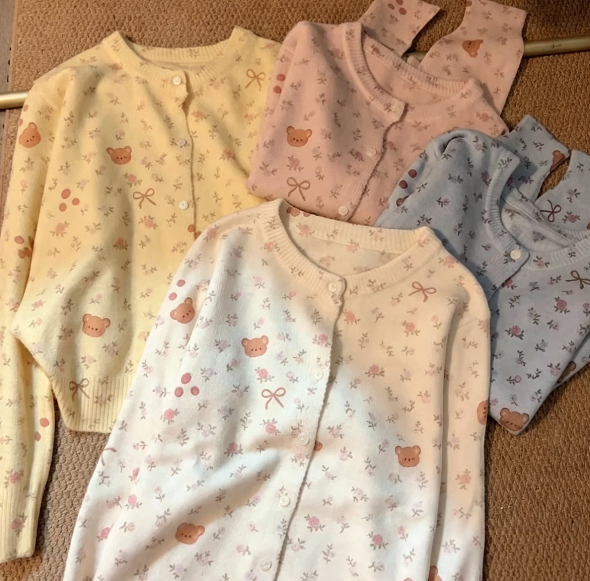 가을 얇은 스타일 니트 오픈 가디건 달콤함 귀여운 꽃무늬 작은 곰 패턴 니트 스웨터 재킷 다용도 한 첨부 된 의류 여성