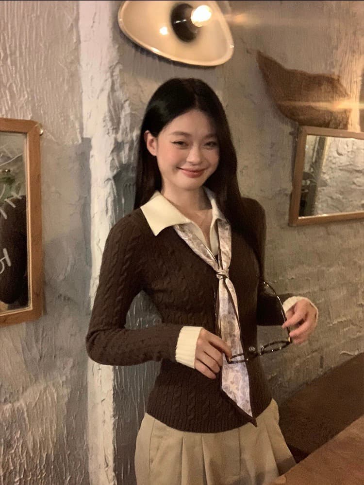 송 긍정적 인 En 커피 색상 POLO 칼라 페이크 레이어드 니트 스웨터 여성 겨울 의류 인사이드 가져 가라. 몸매 가꾸기 쇼트 스타일 긴팔 작은 맨위
