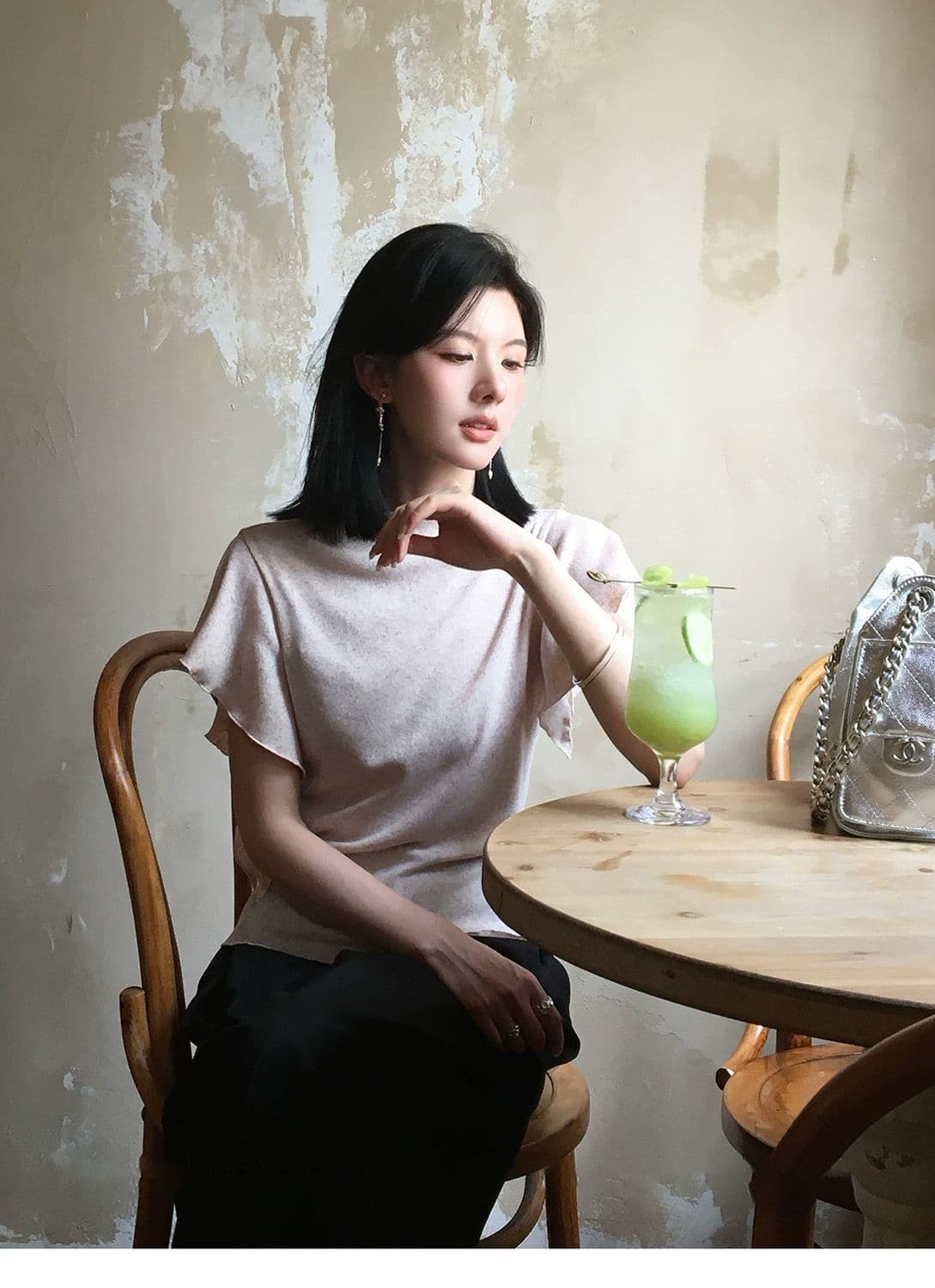 원본 품질 한 부서 미니멀리즘 프릴 티셔츠 여성 의류 2026 가을 새로운 긍정적 인 어깨 질감 슬림해 보이는 반팔 상세 이미지 14