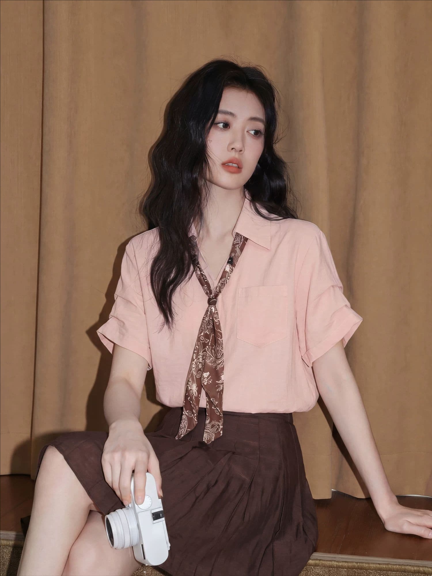 핑크색 V넥 반팔 여성 셔츠 여름 2026 새로운 품격 자이언트 잘 생긴 스카프 넥타이 셔츠 고유 한 맨위 이미지 2
