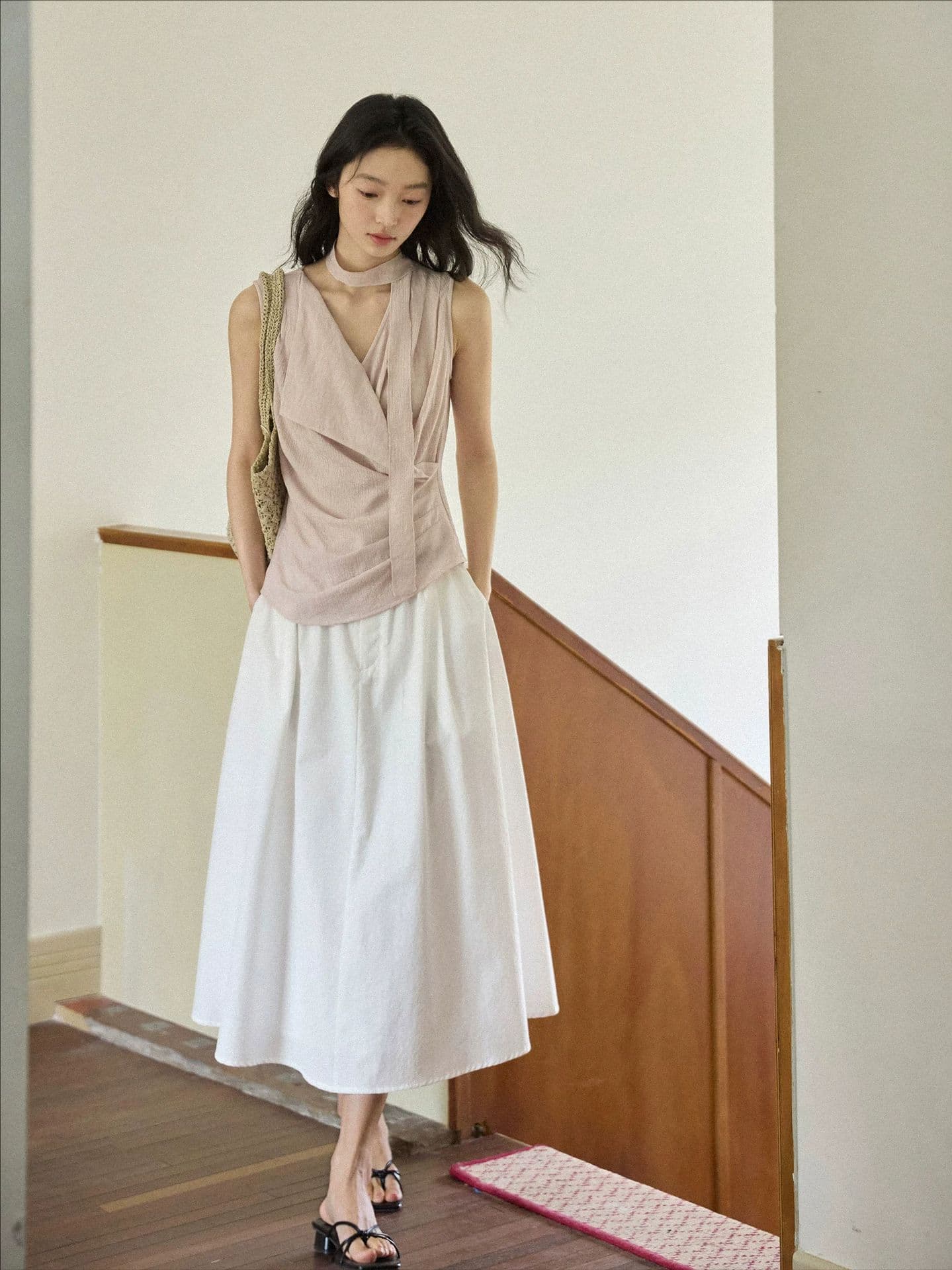 질감 센스 비대칭 디자인 측면 허리 수신 Pleat 민소매 맨위 이미지 4