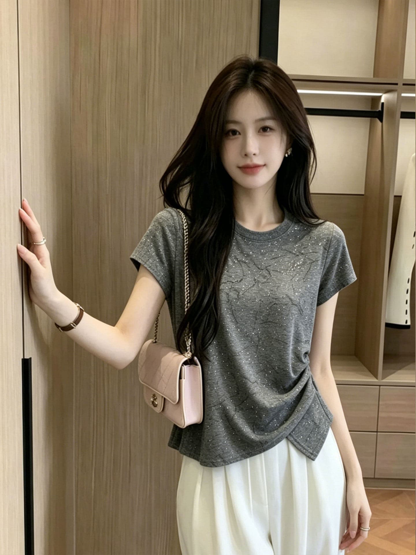 어두운 회색 비대칭 밑단 라운드 넥 반팔 티셔츠 여성 2026 여름 새로운 패션 외국 가스 디자인 센스 맨위 상세 이미지 4