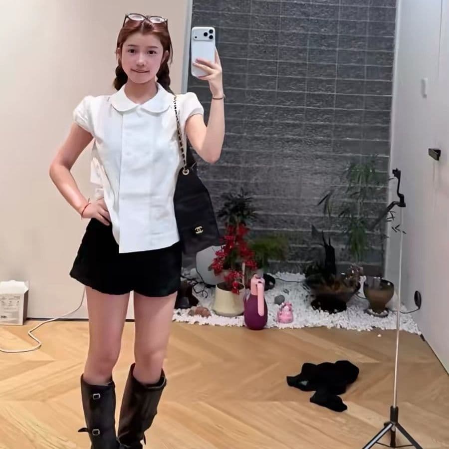 화이트 베이비 칼라 반팔 여성 셔츠 2026 여름 한 부서 작은 키 셔츠 루즈핏 거품 소매 맨위 여성 이미지 2