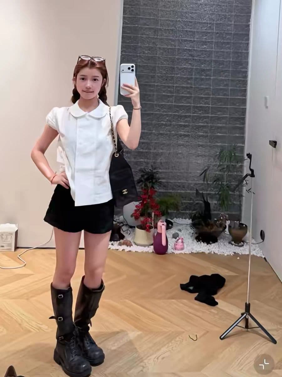 화이트 베이비 칼라 반팔 여성 셔츠 2026 여름 한 부서 작은 키 셔츠 루즈핏 거품 소매 맨위 여성 상세 이미지 3
