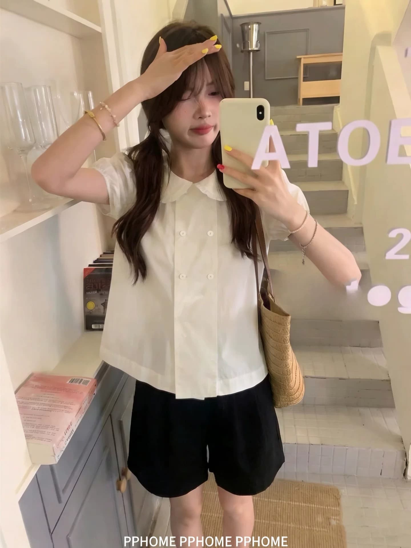 화이트 조개 단추 이중 버튼 셔츠 주름 칼라 인형 셔츠 맨위 상세 이미지 4