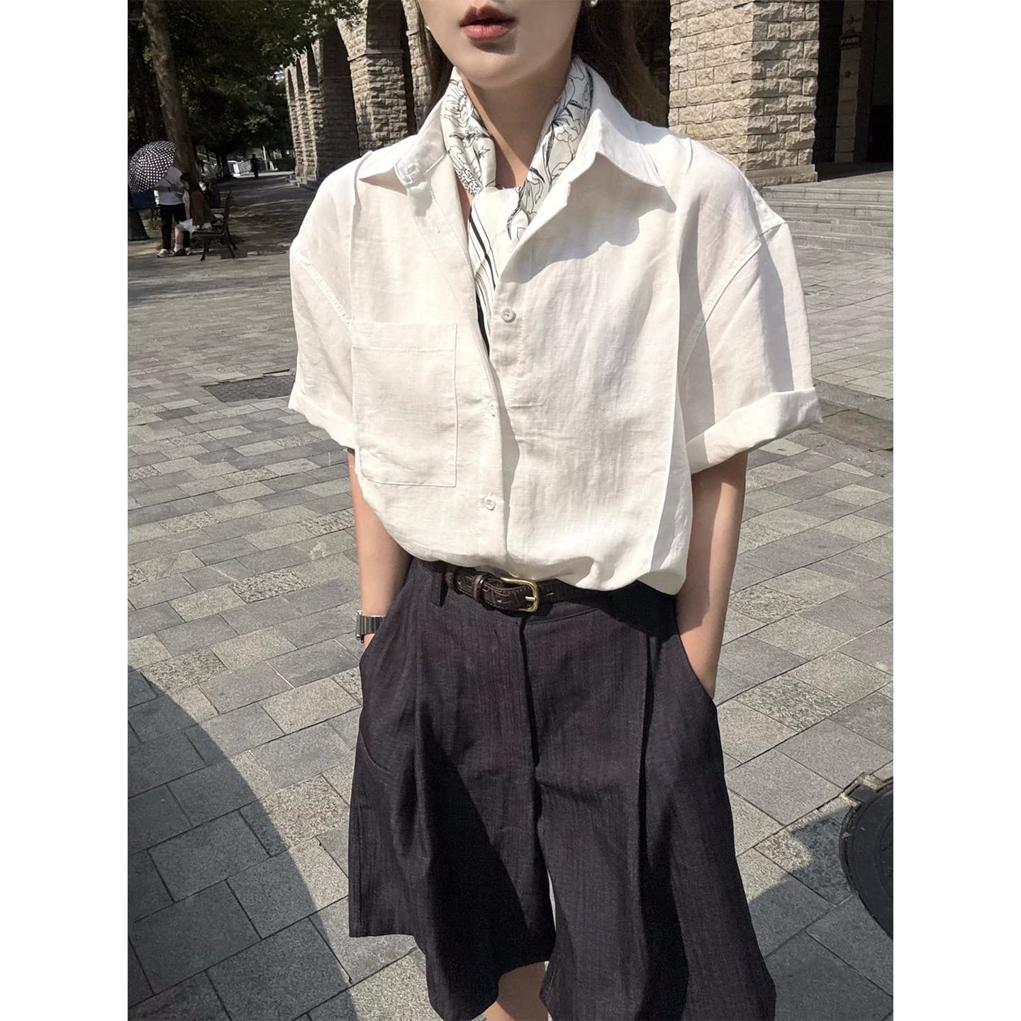 화이트 레트로 반팔 셔츠 여름 중성 바람 남자 여자 루즈핏 슬림해 보이는 다용도 캐주얼 셔츠 이미지 4