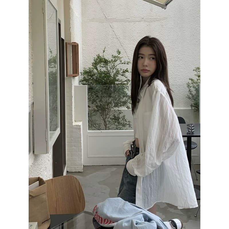 화이트 스트라이프 긴팔 여성 셔츠 디자인 센스 외부 가져 가라. 자외선 차단 셔츠 루즈핏 얇은 스타일 품격 맨위