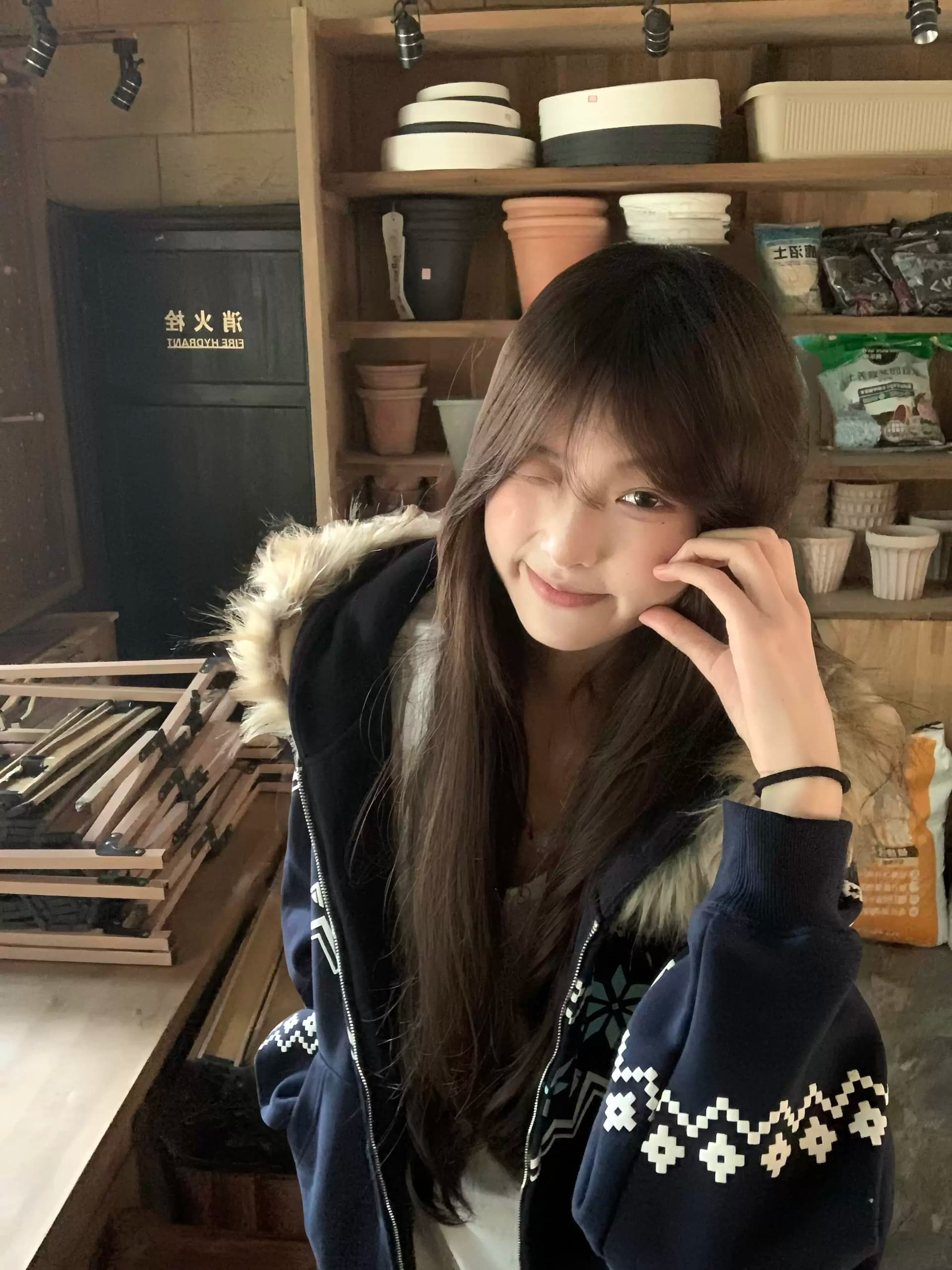 아메리칸 레트로 고급 센스 무늬 후드 티 스웨터 모피 칼라 여성 코트 가을 겨울 털이 있고 두꺼운 지퍼 오픈 가디건 맨위 상세 이미지 3