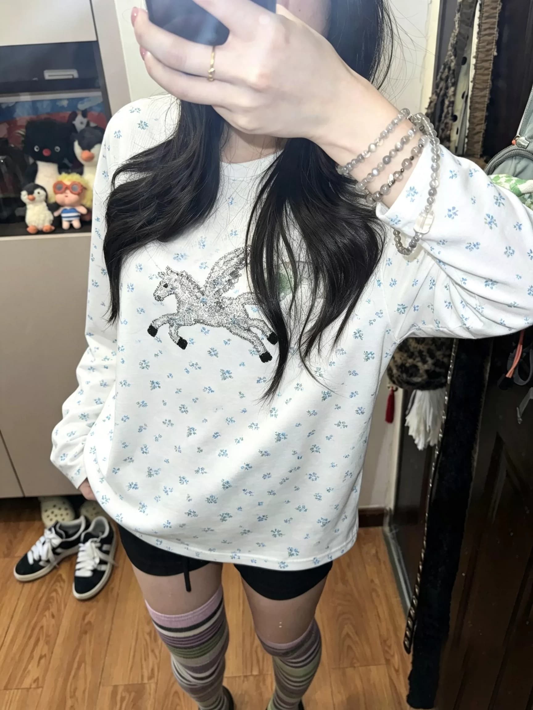 캡처 꿈 유니콘 전체 인쇄 작은 꽃무늬 구덩이 기사 질감 센스 캐주얼 라운드 넥 긴팔 티셔츠 가을 상세 이미지 5
