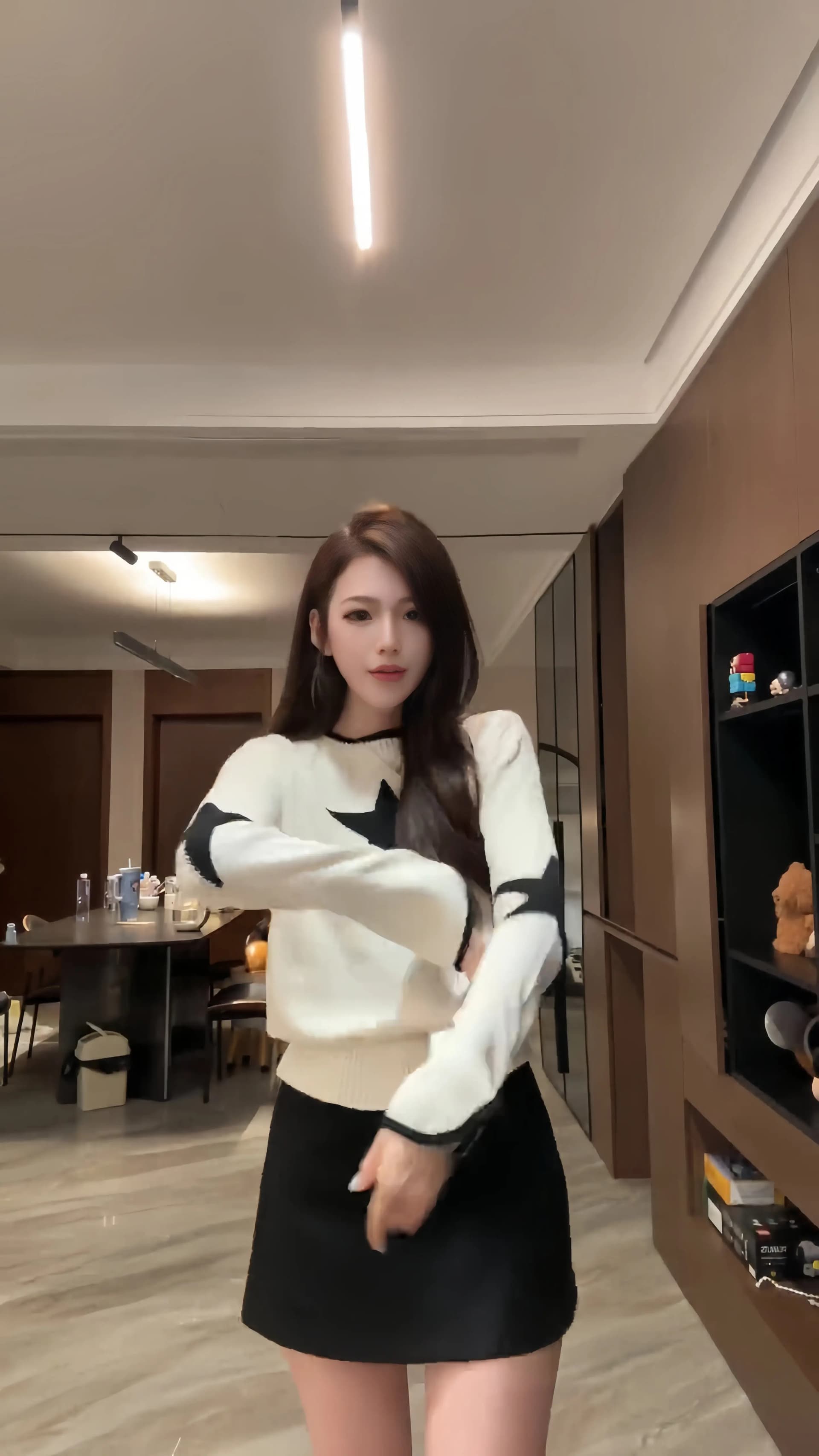 라운드 넥 스웨터 여자 가을 겨울 2026 새로운 루즈핏 슬림해 보이는 캐주얼 다용도 니트 스웨터 맨위 상세 이미지 6