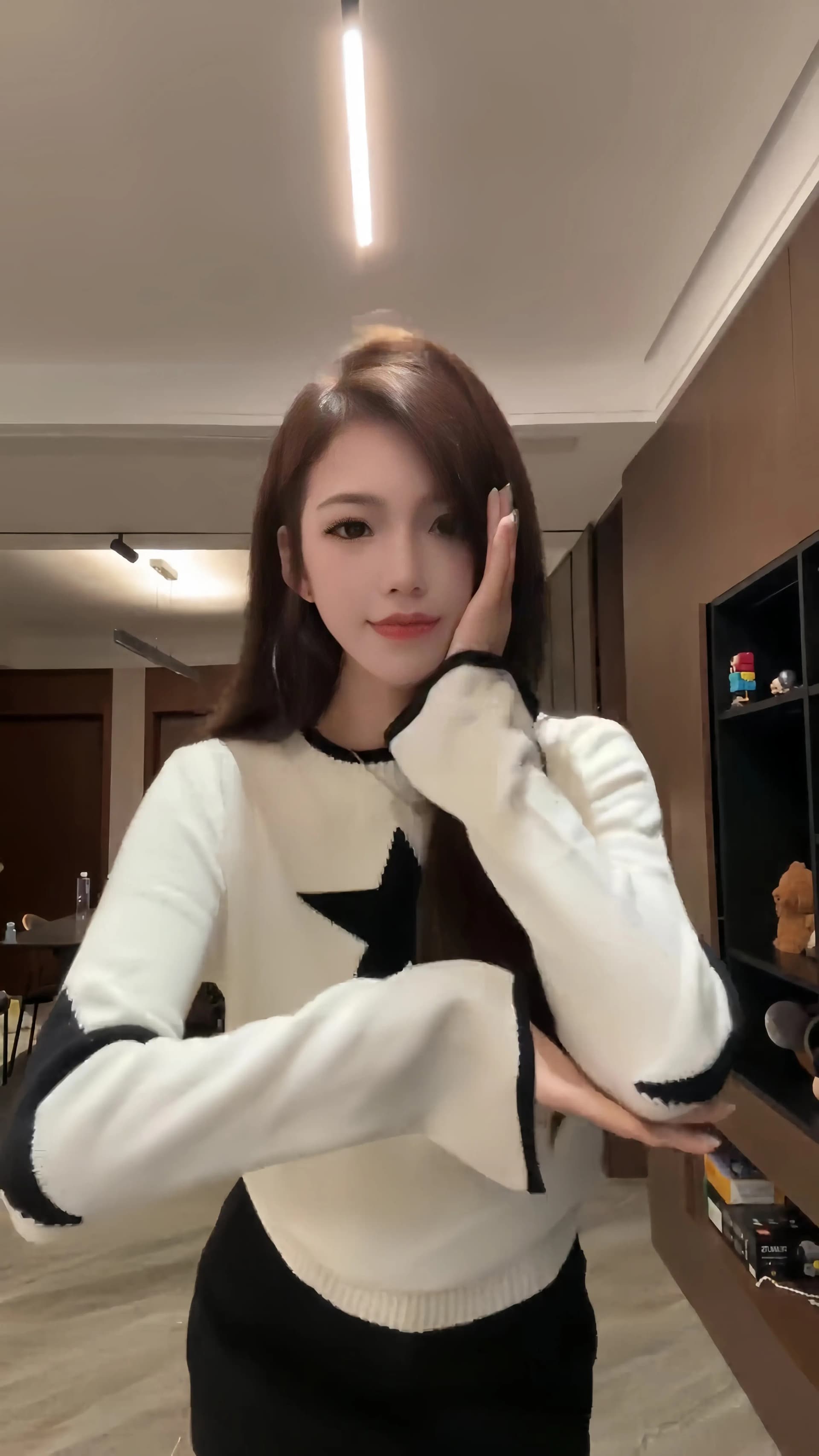 라운드 넥 스웨터 여자 가을 겨울 2026 새로운 루즈핏 슬림해 보이는 캐주얼 다용도 니트 스웨터 맨위 상세 이미지 7