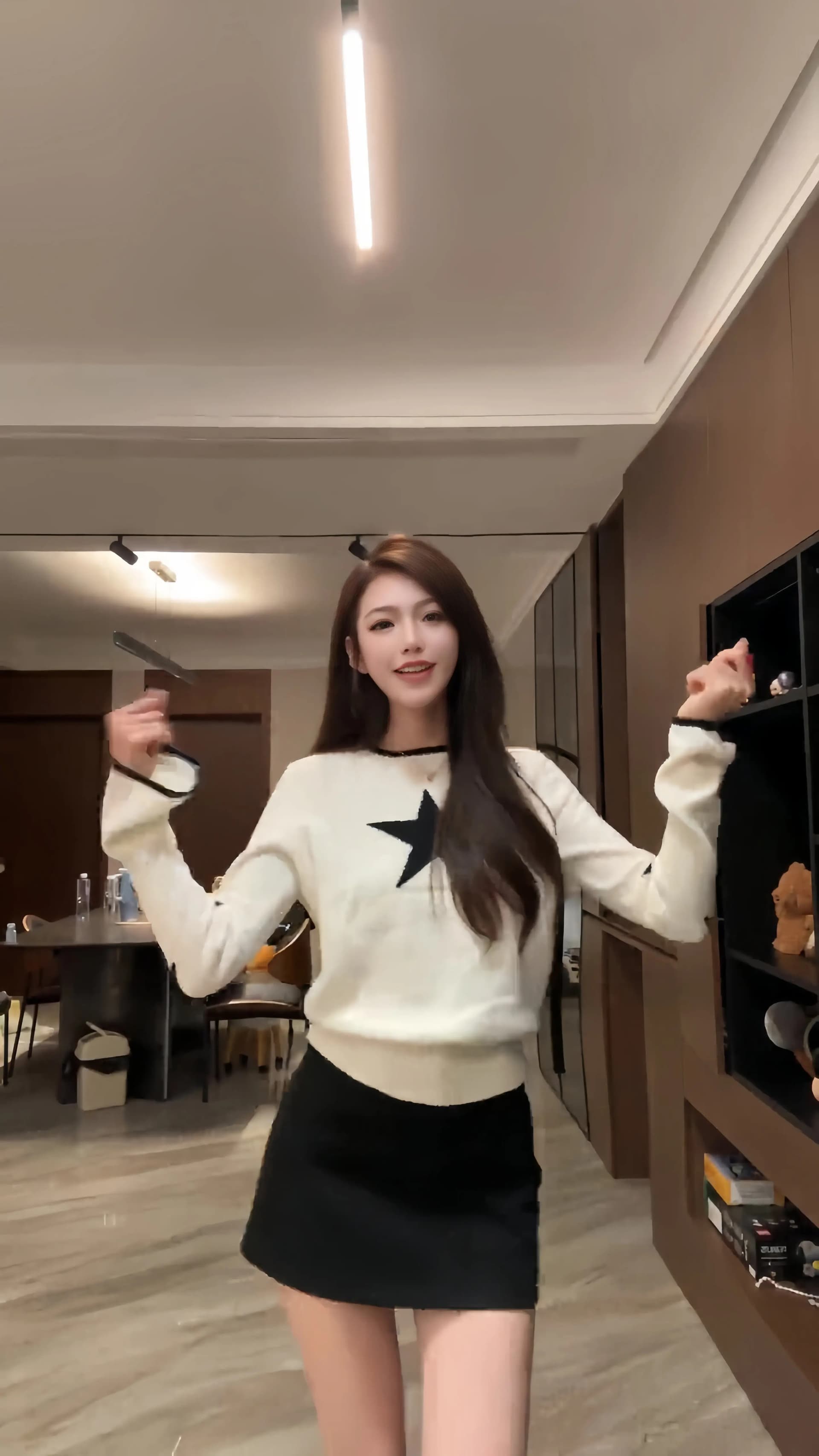 라운드 넥 스웨터 여자 가을 겨울 2026 새로운 루즈핏 슬림해 보이는 캐주얼 다용도 니트 스웨터 맨위 상세 이미지 8
