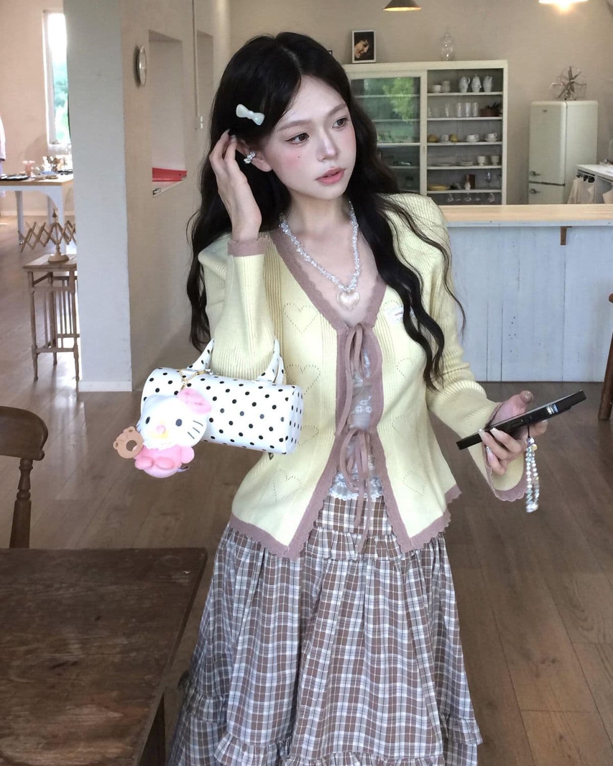 작은 키 황색 V넥 레이스업 얼음 실크 니트 오픈 가디건 여성 이른 가을 아름다운 자이언트 잘 생긴 ~ 중 쇼트 스타일 싱글 착용 맨위 상세 이미지 3