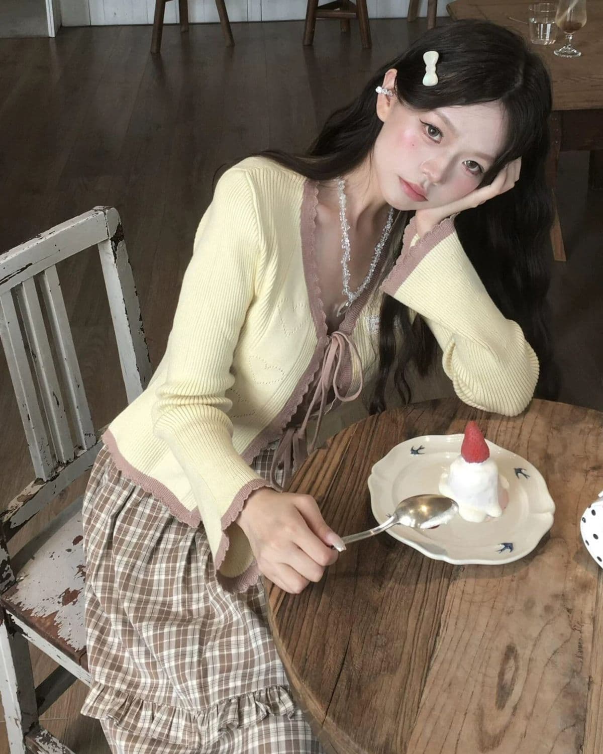 작은 키 황색 V넥 레이스업 얼음 실크 니트 오픈 가디건 여성 이른 가을 아름다운 자이언트 잘 생긴 ~ 중 쇼트 스타일 싱글 착용 맨위 상세 이미지 9