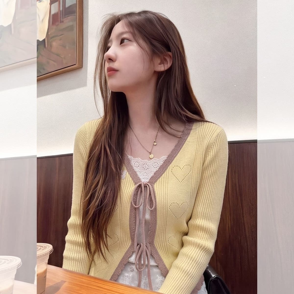 작은 키 황색 V넥 레이스업 얼음 실크 니트 오픈 가디건 여성 이른 가을 아름다운 자이언트 잘 생긴 ~ 중 쇼트 스타일 싱글 착용 맨위