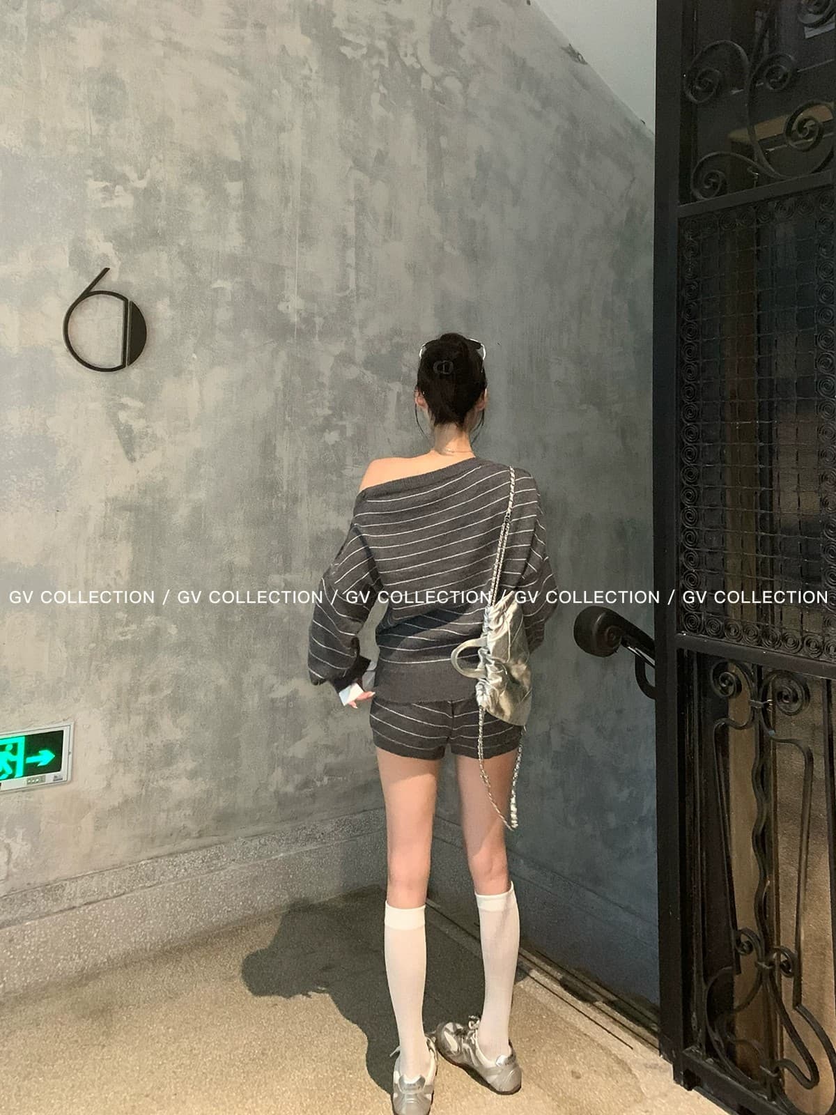 패션 세트 여성 2026 가을 겨울철 새로운 한 부서 스트라이프 비스듬한 어깨 니트 루즈핏 슬림해 보이는 느긋한 바람 투피스 세트 상세 이미지 17