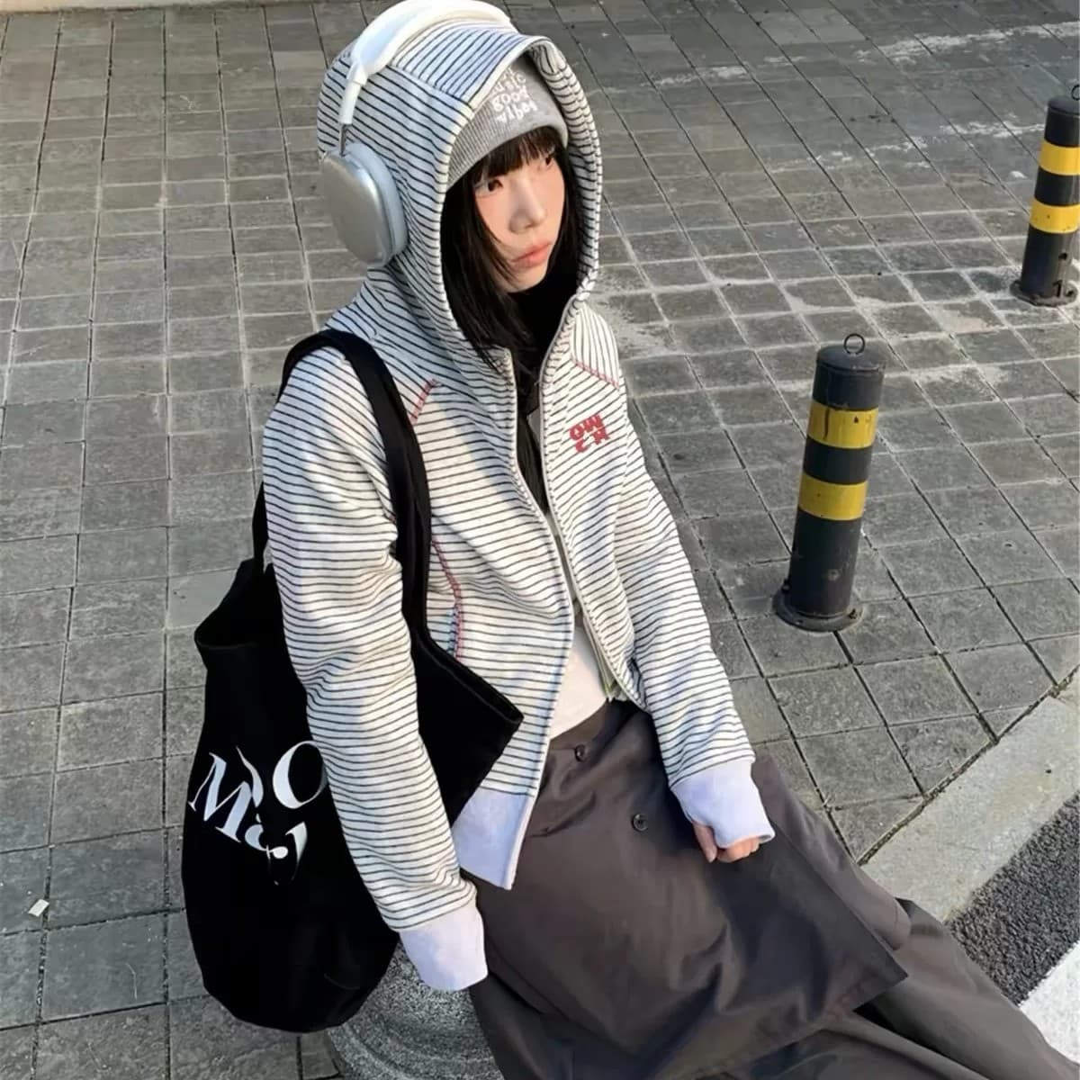 아메리칸 레트로 운동 스트라이프 후드 티 스웨터 여성 가을 2026 새로운 몸매 가꾸기 허리 수축 핫셀블라드 선 쇼트 스타일 재킷 이미지 2
