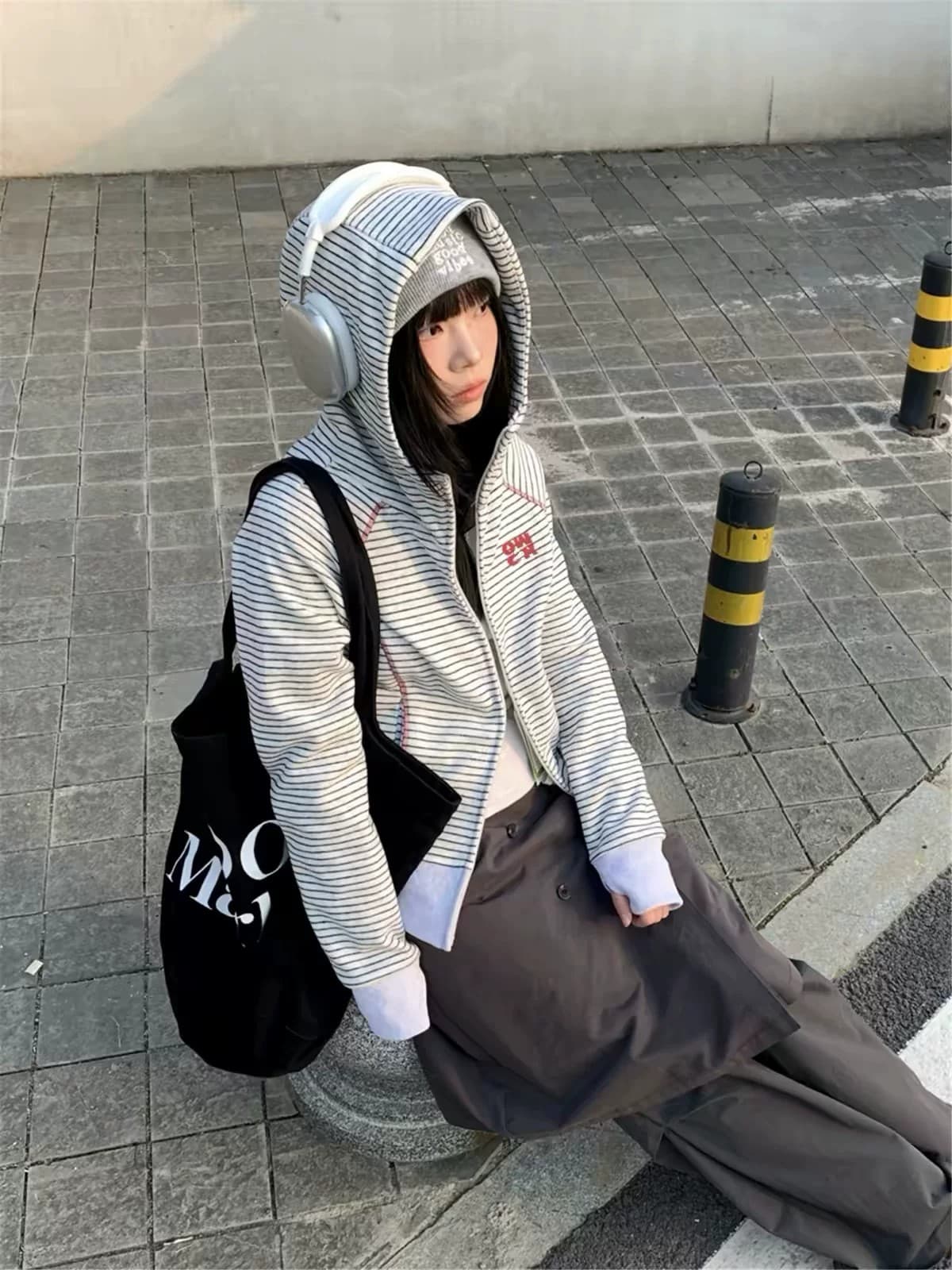 아메리칸 레트로 운동 스트라이프 후드 티 스웨터 여성 가을 2026 새로운 몸매 가꾸기 허리 수축 핫셀블라드 선 쇼트 스타일 재킷 상세 이미지 2