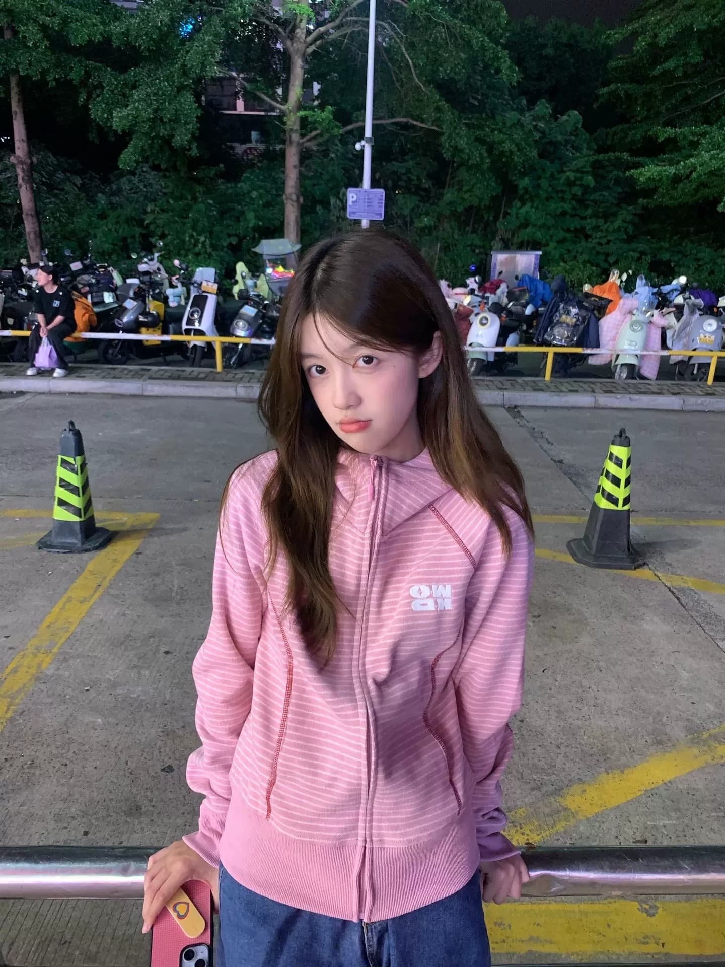 아메리칸 레트로 운동 스트라이프 후드 티 스웨터 여성 가을 2026 새로운 몸매 가꾸기 허리 수축 핫셀블라드 선 쇼트 스타일 재킷 상세 이미지 1