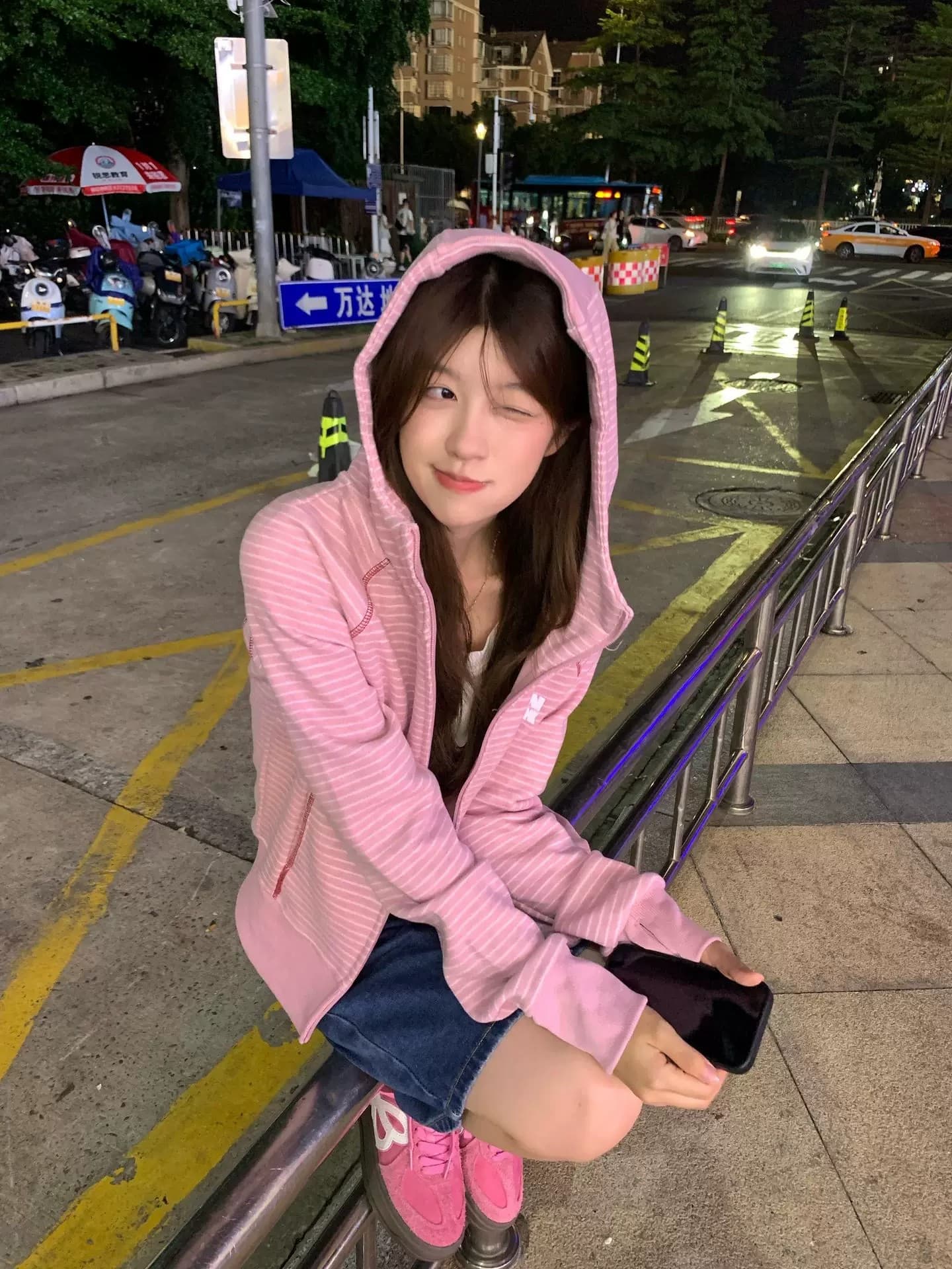 아메리칸 레트로 운동 스트라이프 후드 티 스웨터 여성 가을 2026 새로운 몸매 가꾸기 허리 수축 핫셀블라드 선 쇼트 스타일 재킷 상세 이미지 4