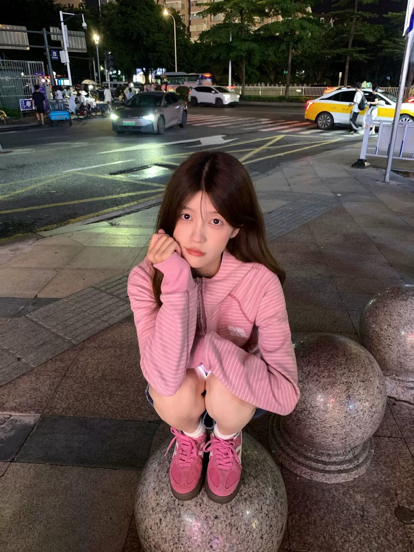 아메리칸 레트로 운동 스트라이프 후드 티 스웨터 여성 가을 2026 새로운 몸매 가꾸기 허리 수축 핫셀블라드 선 쇼트 스타일 재킷 상세 이미지 5