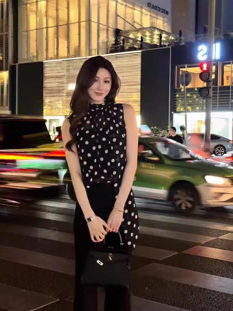 프랑스식 검정색 도트 무늬 시폰 셔츠 여성 2026 새로운 여름 품격 레이스업 얇은 스타일 민소매 조끼 Tulle 맨위 이미지 2