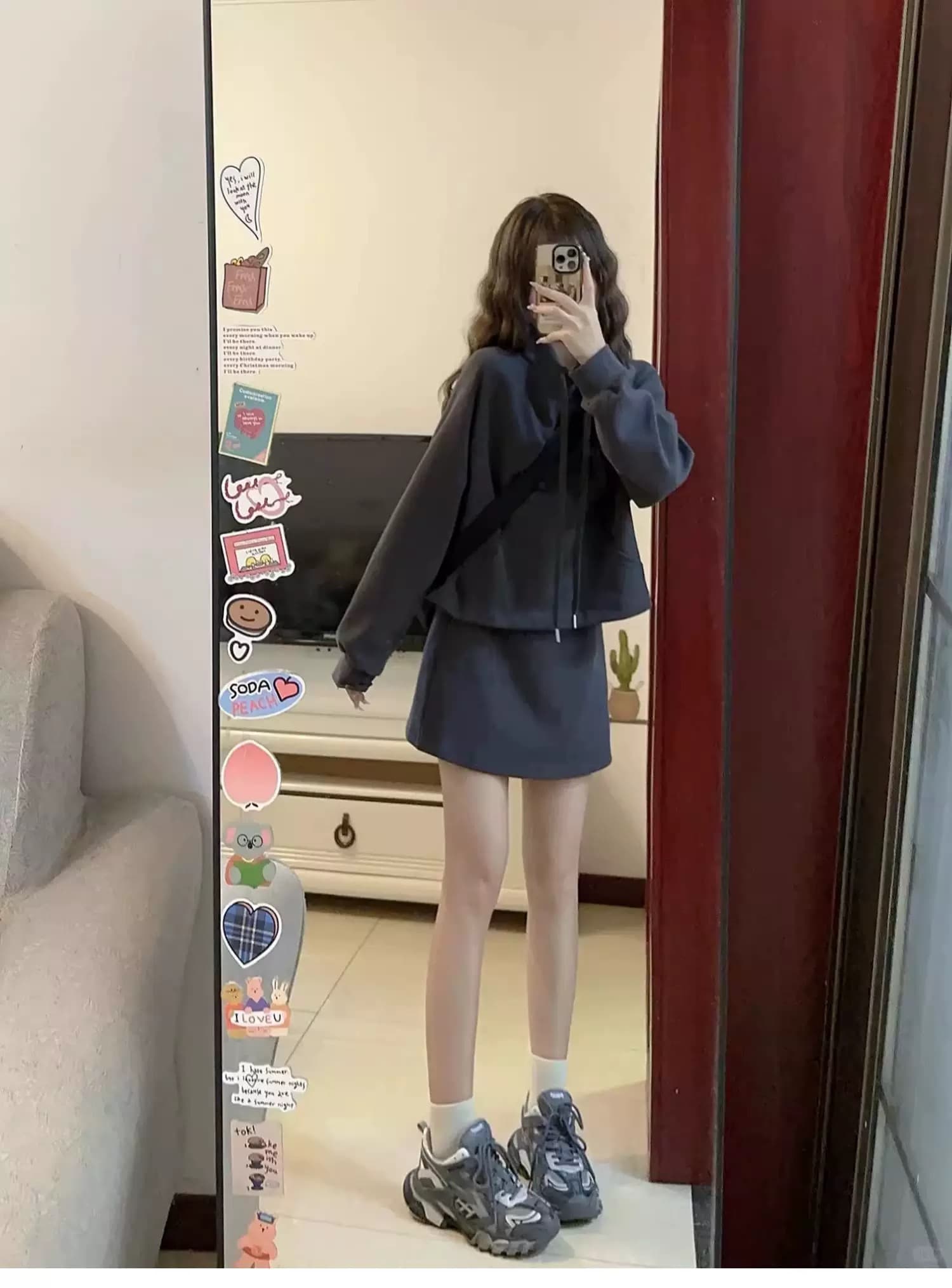 캐주얼 운동복 세트 여성 2025 봄 가을 외국 가스 연령 감소 루즈핏 후드티 미니 스커트 소녀 슬림해 보이는 투피스 세트 상세 이미지 1