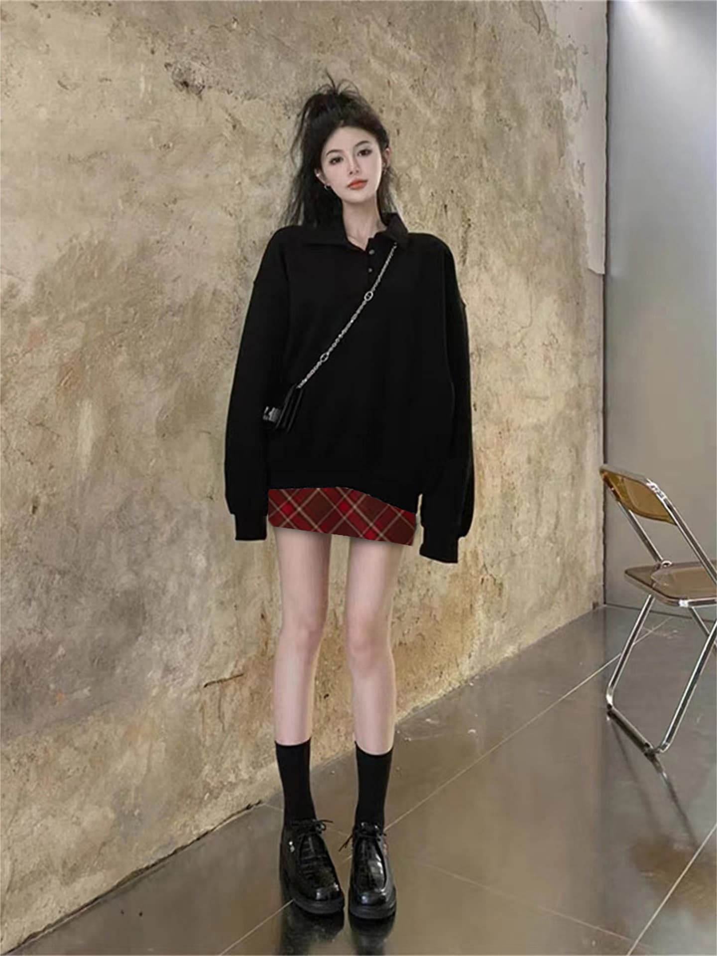 가을 겨울 새로운 2025 패션 세트 POLO 칼라 루즈핏 털이 있는 후드티 슬림해 보이는 체크무늬 반신 스커트 두 조각 여성 세트 상세 이미지 2