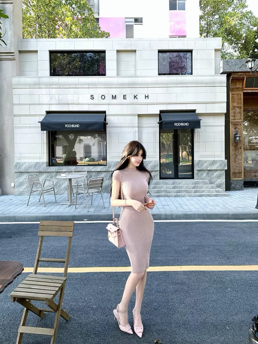 ww 맞춤 캐러멜 밀크 티 반하이넥 반팔 몸매 가꾸기 니트 여성 드레스 봄 허리 수축 타이트 스커트 치마