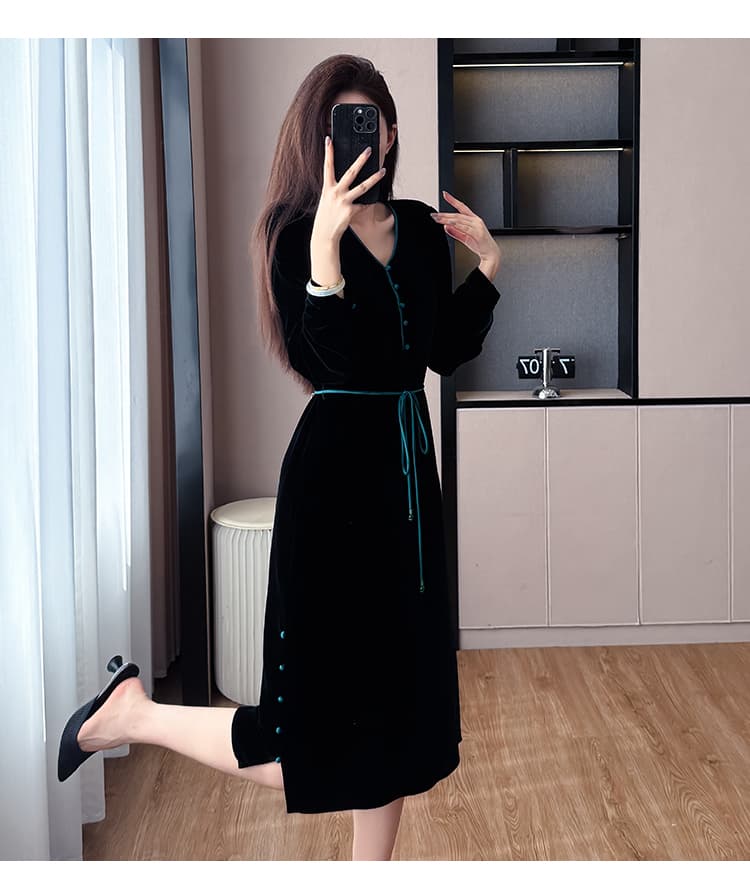 넓은 아내 고귀한 우아함 벨벳 여성 드레스 2026 가을 빛 럭셔리 슬림해 보이는 패치워크 색상 그는 벤 바람 롱 스커트 다용도 상세 이미지 16
