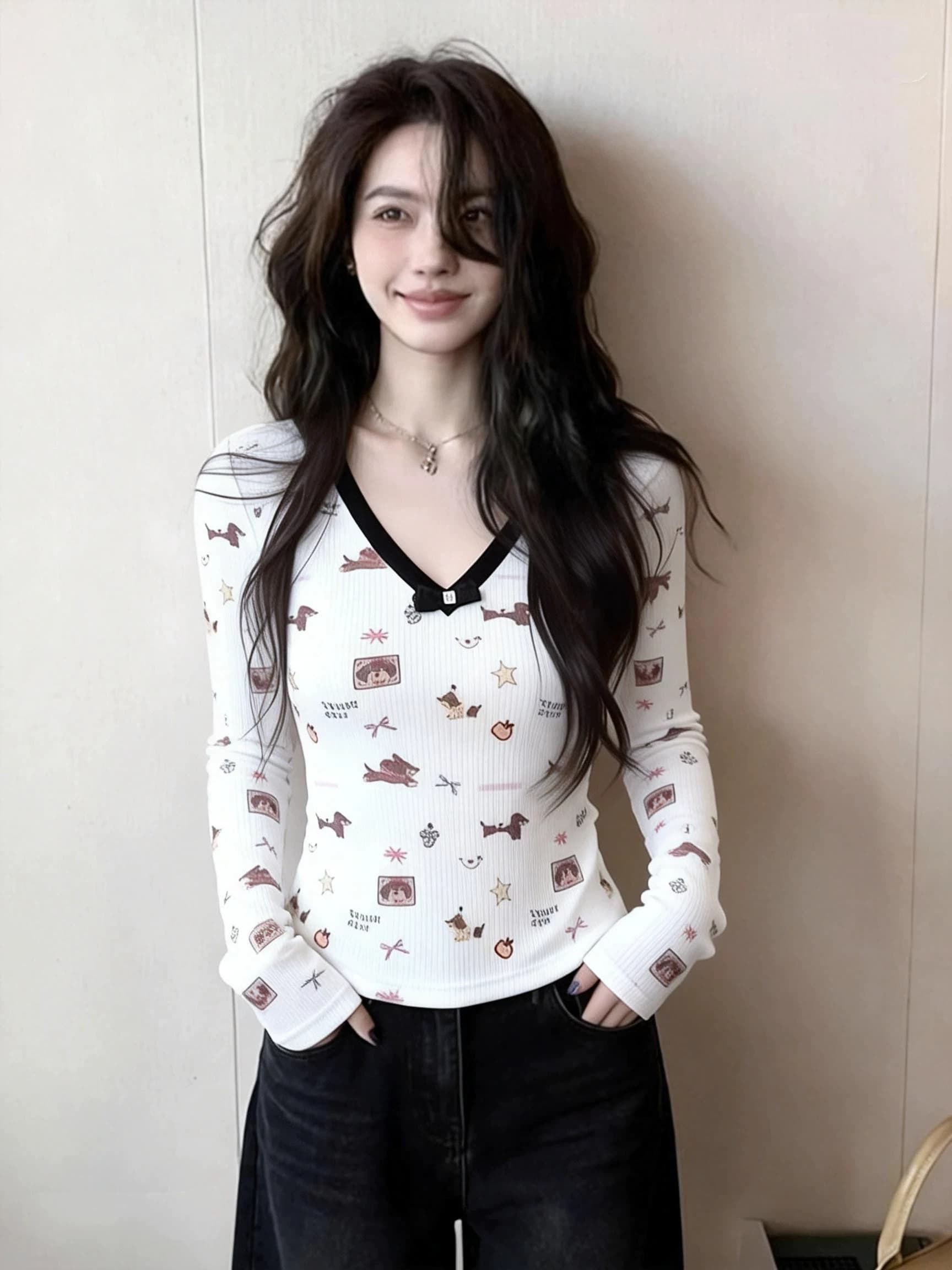 프랑스식 고급 센스 긍정적 인 어깨 꽃무늬 V넥 긴팔 티셔츠 여성 봄 순수한 욕망 핫걸 바람 섹시함 인사이드 가져 가라. 쇼트 스타일 맨위 이미지 4