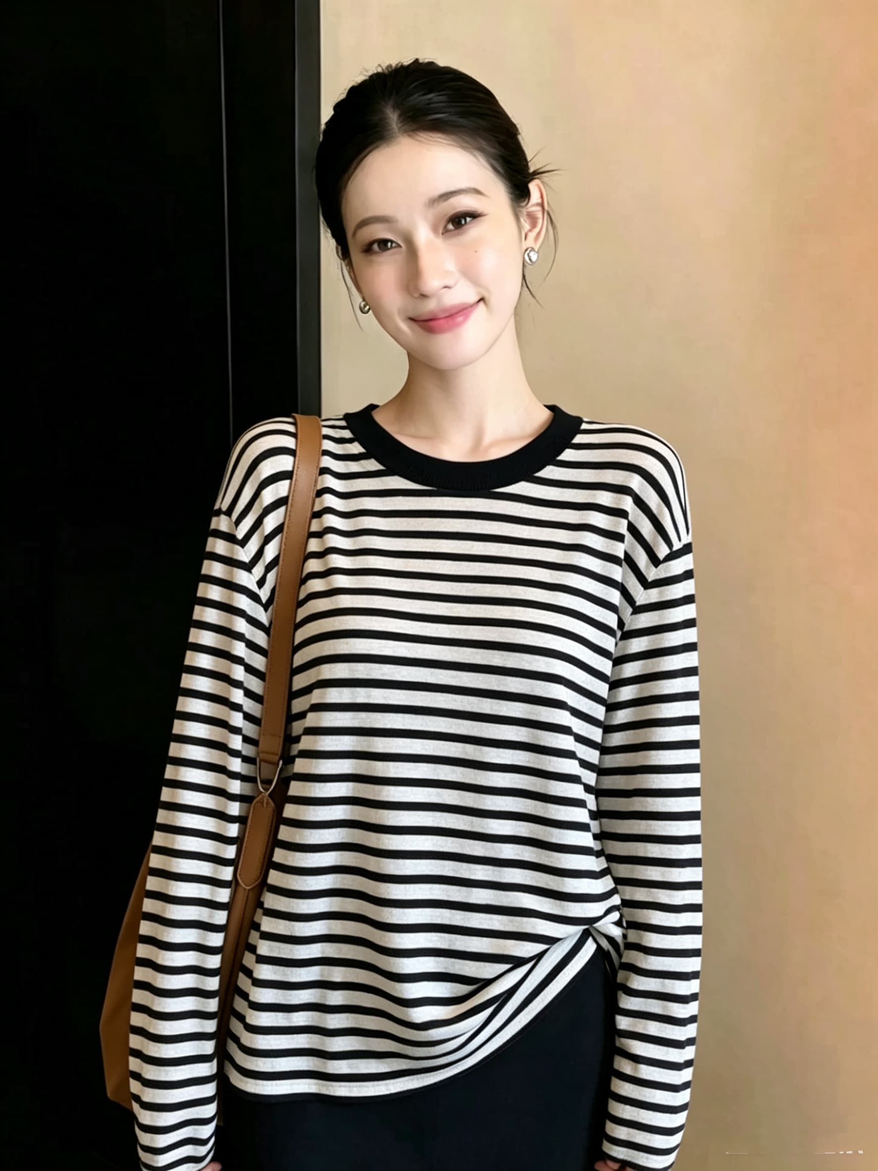 흑백 줄무늬 라운드 넥 자외선 차단 긴팔 티셔츠 여성 여름 얇은 스타일 디자인 센스 작은 대중 얼음 실크 블라우스 외부 잡아라. 의류 이미지 4