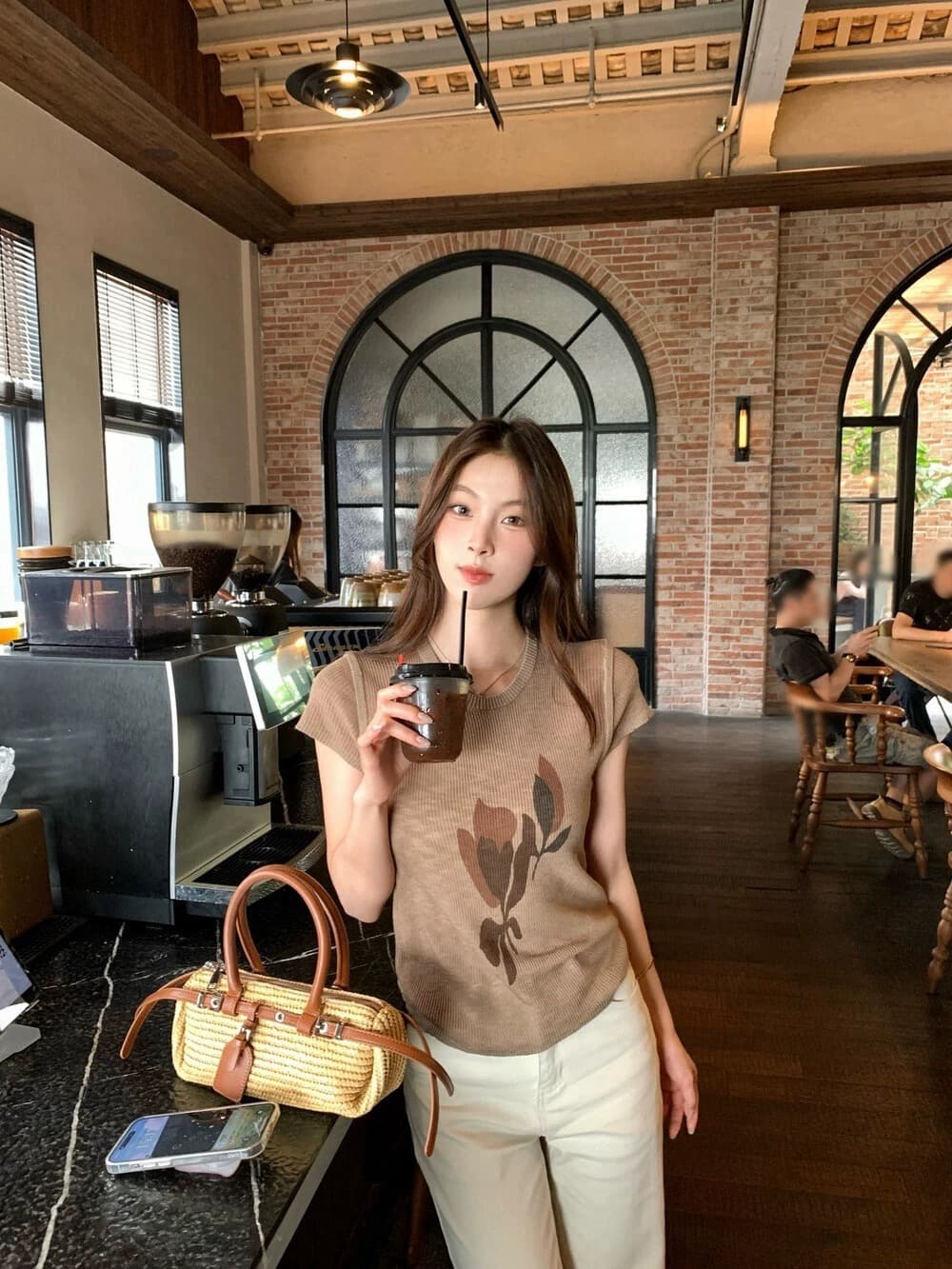 프랑스식 얇고 가벼운 통기성 프린트 반팔 니트 스웨터 여성 여름 몸매 가꾸기 라운드 넥 긍정적 인 어깨 티셔츠 작은 대중 품격 맨위 상세 이미지 8