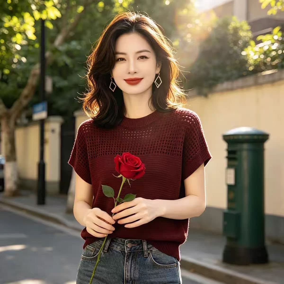 폭발 얼음 실크 패션 와인 레드 라운드 넥 홀로우 아웃 니트 스웨터 여성 2026 여름 새로운 연령 감소 다용도 맨위