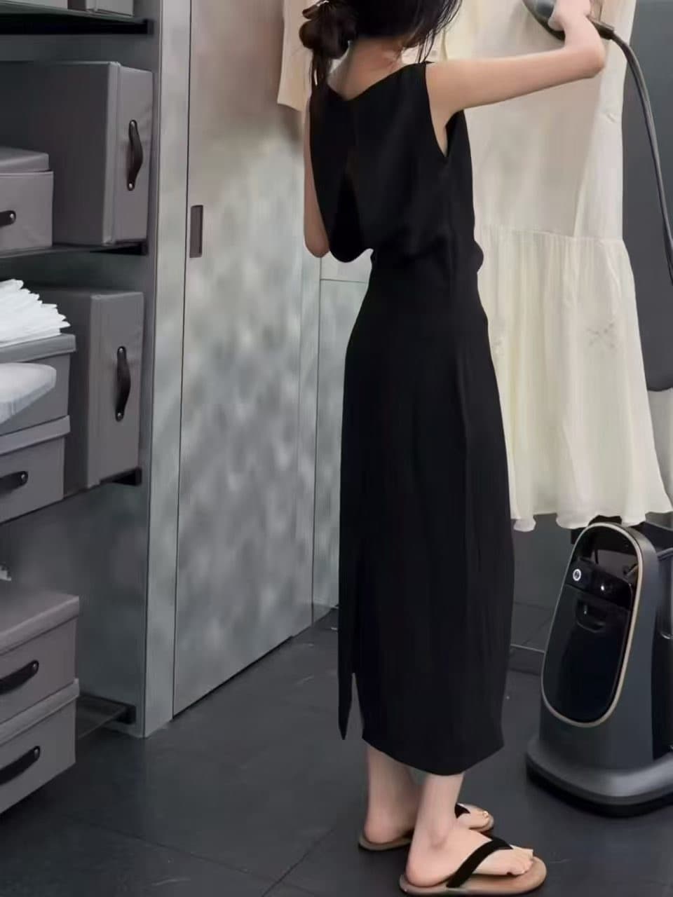 jyk shop 2026aw 프랑스식 낭만주의 백리스 허리 수축 민소매 드레스 품격 라운드 넥 그는 벤 작은 검은 드레스 상세 이미지 3