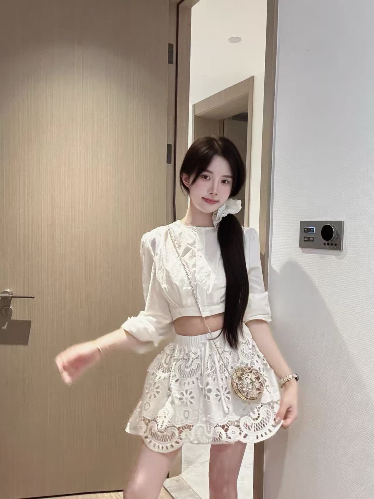 한 부서 부드러운 바람 라운드 넥 쇼트 스타일 거품 소매 셔츠 홀로우 아웃 자수 레이스 반신 스커트 하이웨이스트 펌프 로프 투피스 세트 상세 이미지 1
