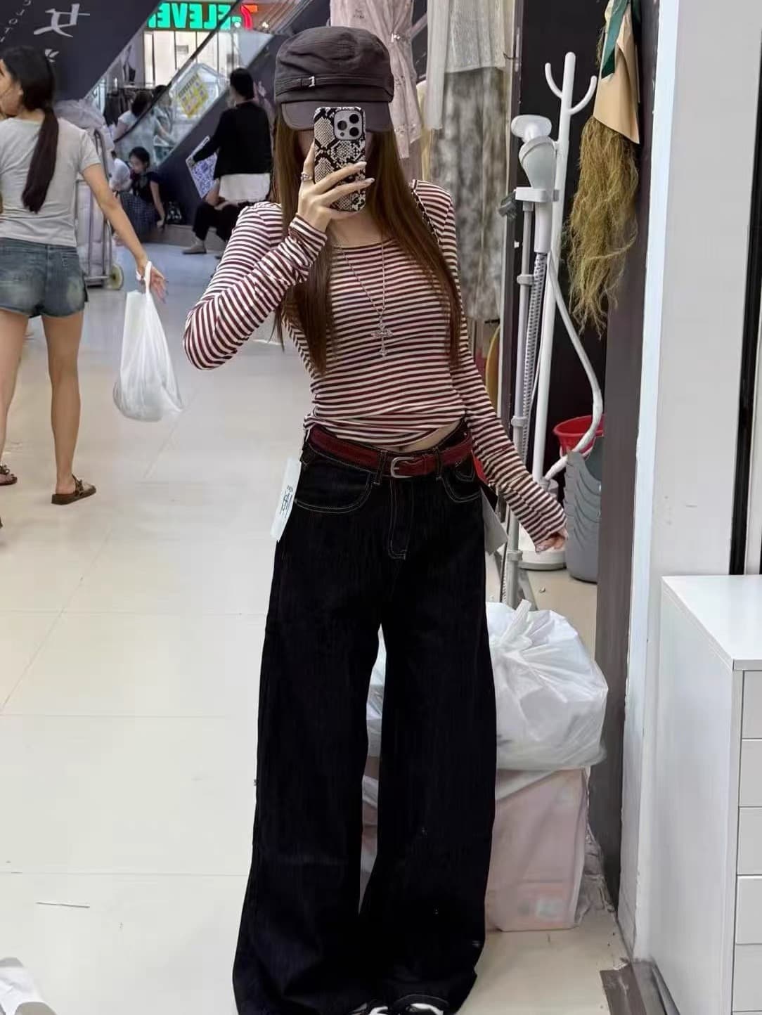 핫걸 스트라이프 긴팔 티셔츠 여성 뒤로 홀로우 아웃 레이스업 몸매 가꾸기 슬림해 보이는 순수한 욕망 백리스 인사이드 가져 가라. 외출용 기본 셔츠 이미지 3