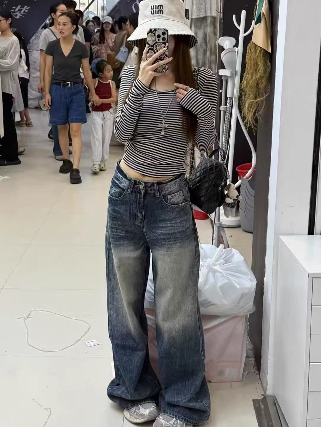 핫걸 스트라이프 긴팔 티셔츠 여성 뒤로 홀로우 아웃 레이스업 몸매 가꾸기 슬림해 보이는 순수한 욕망 백리스 인사이드 가져 가라. 외출용 기본 셔츠 상세 이미지 3